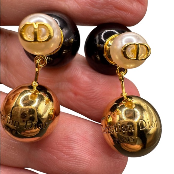 Dior Gold  Tribales Pearl Earrings. - Picture 2 of 6
